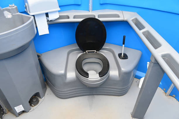 Best Portable bathroom rental  in Waverly, IL