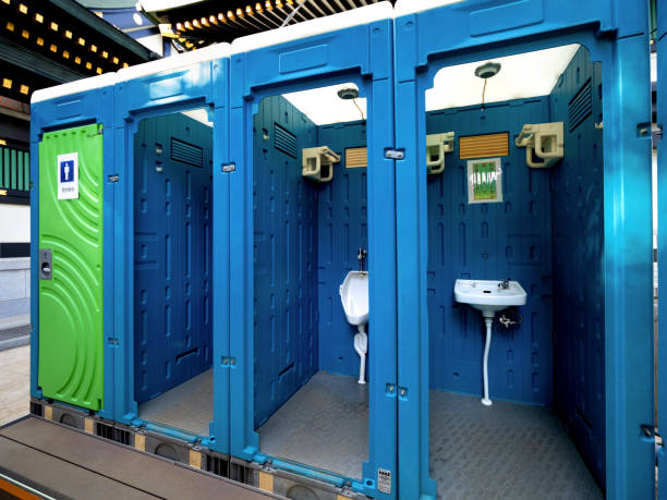 Best Porta potty delivery and setup  in Waverly, IL